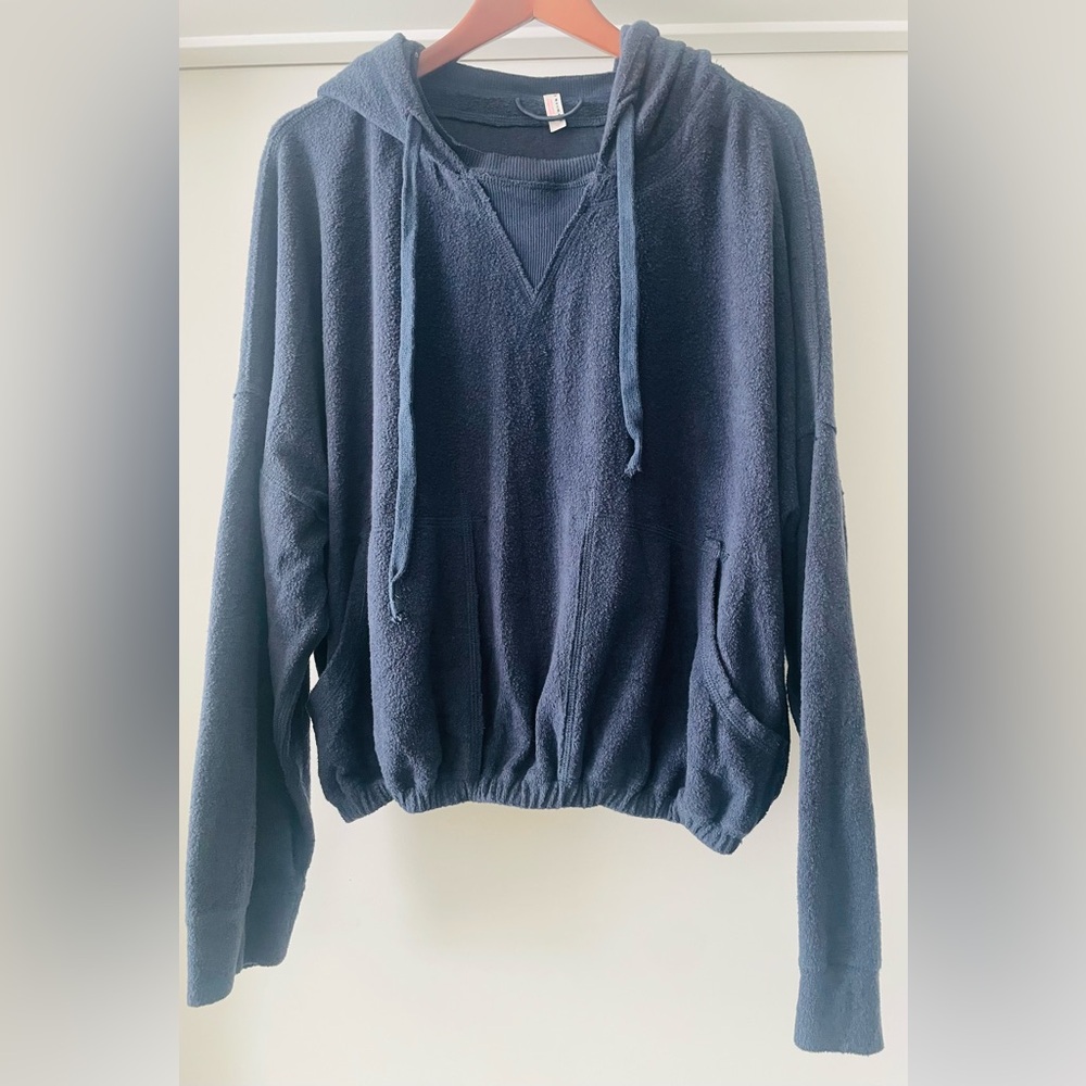 FREE PEOPLE MOVEMENT Navy Blue
Radiant Terry Hoodie & Pant Twin Set - Picture 6 of 16
